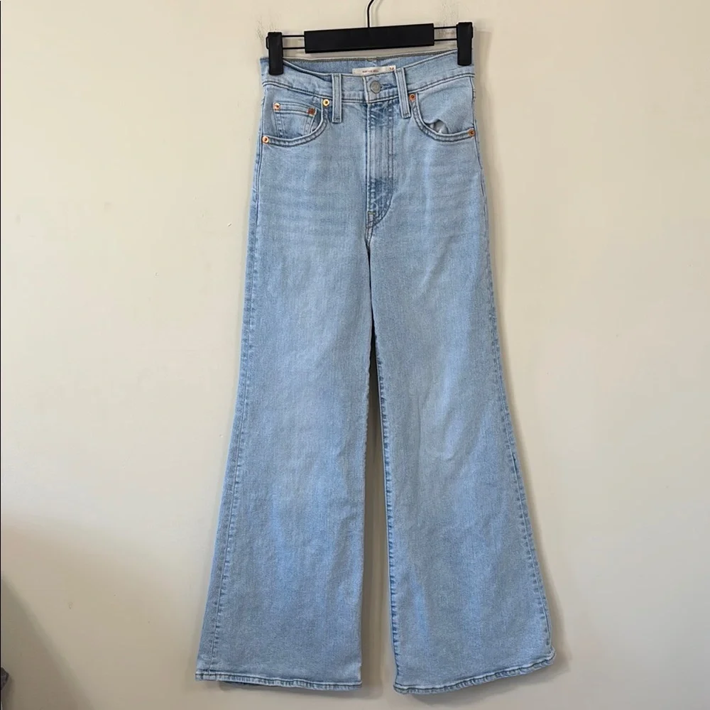 Levi’s Ribcage Bell Sits Well Together Light Wash Size 24 - Picture 2 of 14
